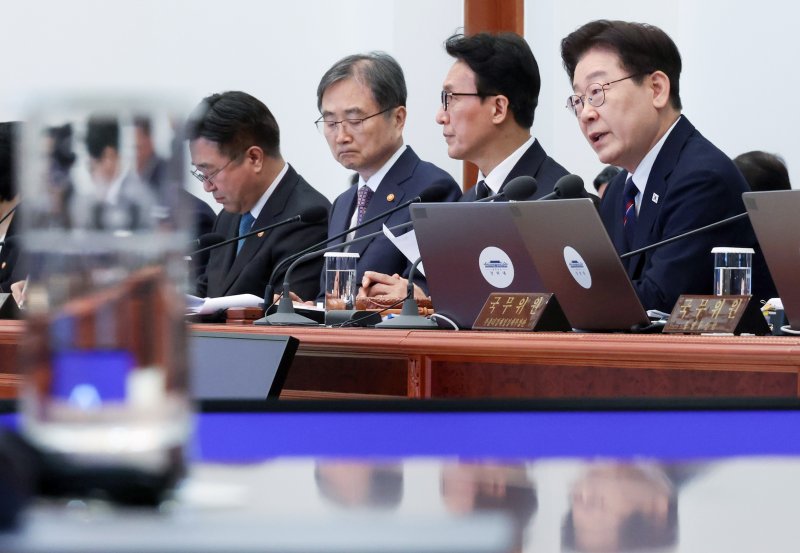 [서울=뉴시스] 고범준 기자 = 이재명 대통령이 31일 청와대에서 열린 국무회의에서 발언하고 있다. 2026.03.31. bjko@newsis.com