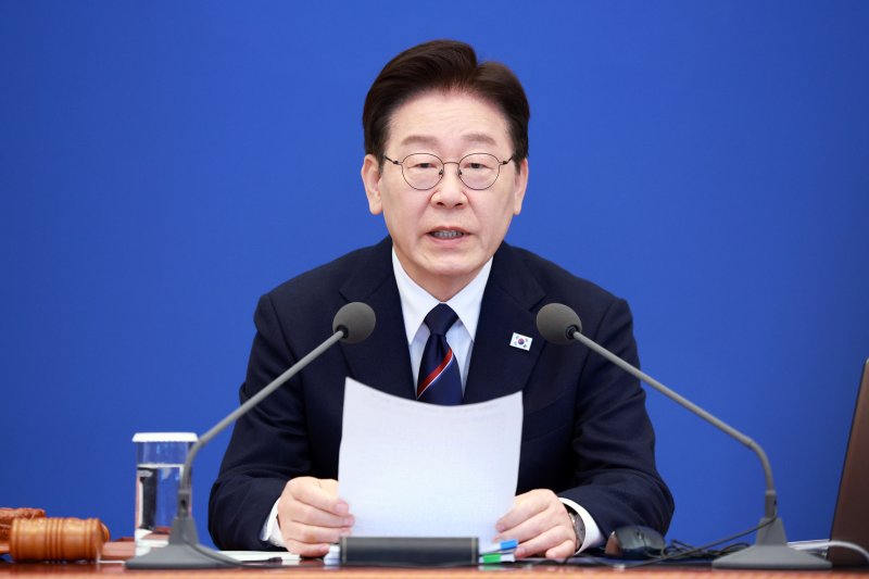 [서울=뉴시스] 고범준 기자 = 이재명 대통령이 31일 청와대에서 열린 국무회의에서 발언하고 있다. 2026.03.31. bjko@newsis.com