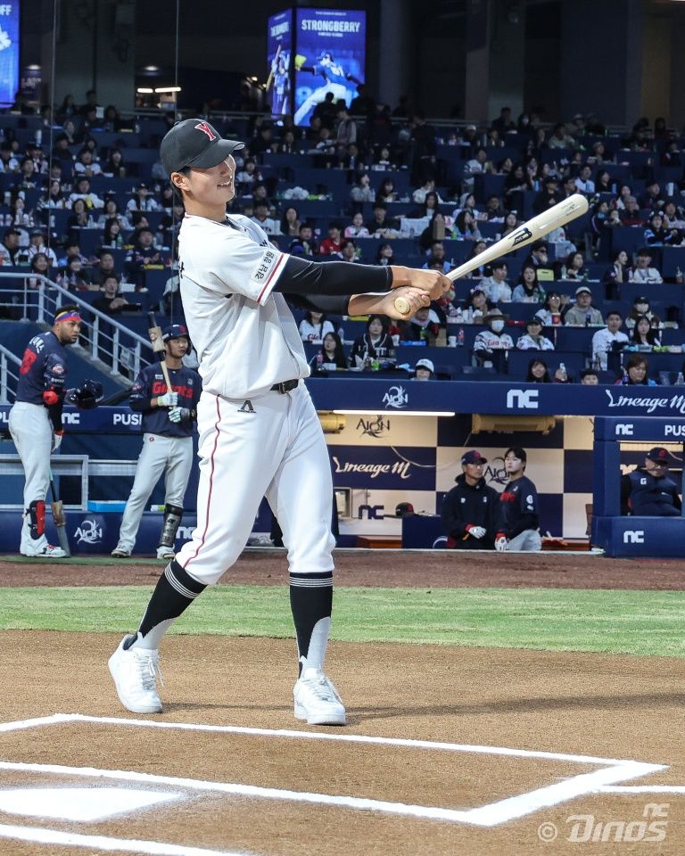 시타를 하고 있는 마산용마고 주장 최민상. NC 다이노스 제공