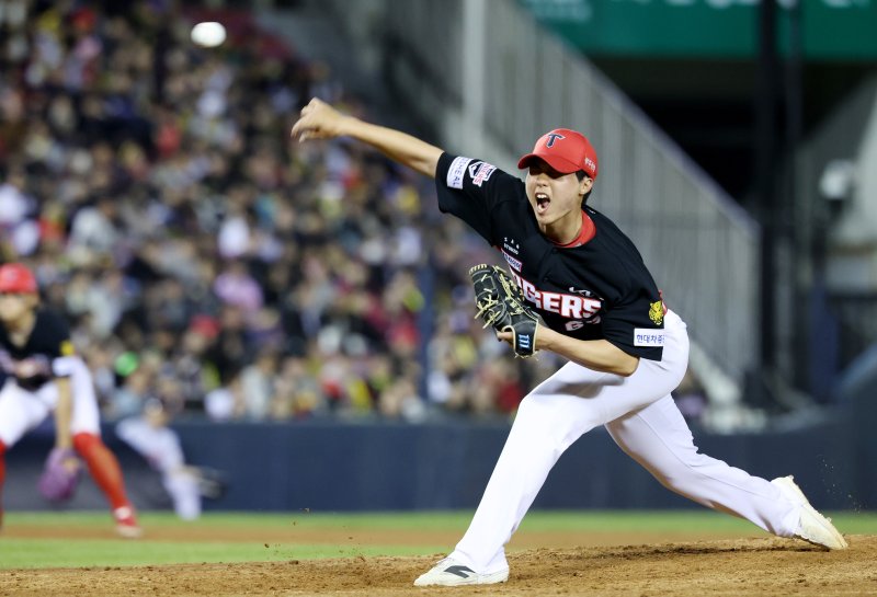 시즌 첫 승을 거둔 홍민규.연합뉴스