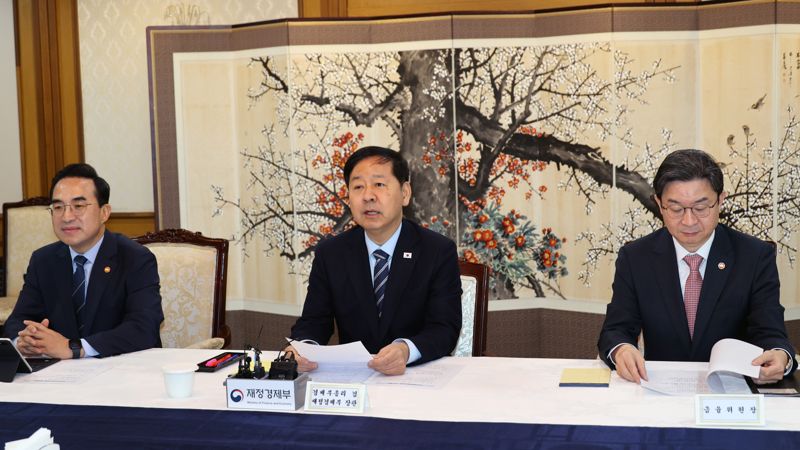 거시재정금융간담회가 1일 오전 정부서울청사에서 열려 구윤철 부총리 겸 재정경제부 장관이 발언하고 있다. 사진=서동일 기자