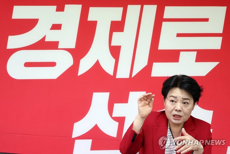 인터뷰하는 국민의힘 윤희숙 서울시장 경선 후보 (출처=연합뉴스)