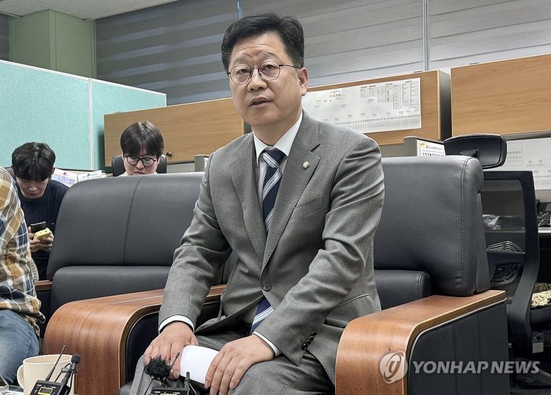 현직 김관영 '현금살포' 대형악재…전북도지사 선거 격랑 속으로