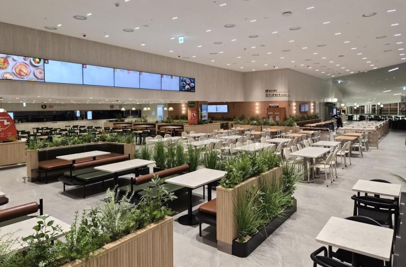 CJ프레이웨이가 운영하는 인천국제공항 제2터미널 고메브릿지 전경. CJ프레시웨이 제공