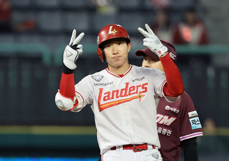 3일 경기에서 4안타를 때려낸 박성한. 연합뉴스