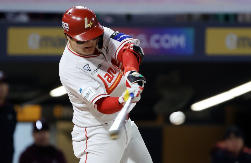 시즌 3호 홈런을 때려낸 고명준.시즌 초반 5할이 넘는 타율을 기록하며 타격감이 뜨겁다.연합뉴스