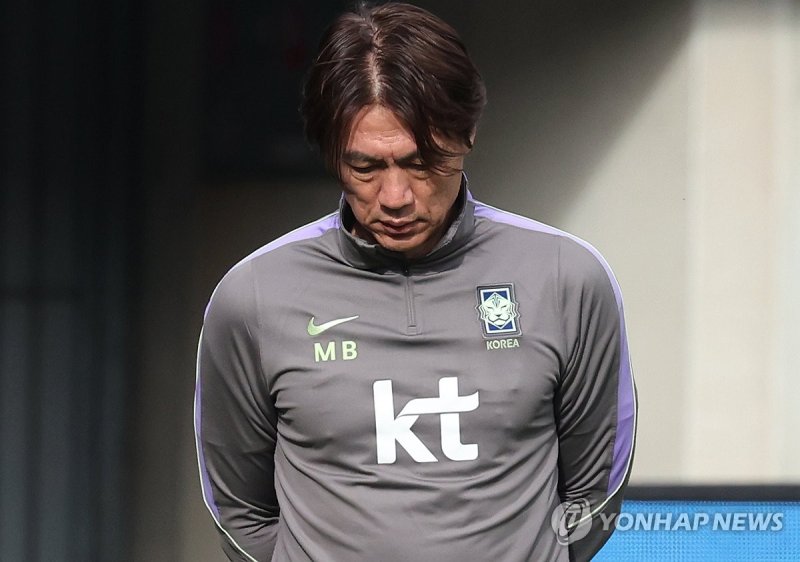 고심하는 홍명보 감독 (출처=연합뉴스)