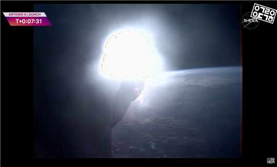 지구를 벗어나 달을 향해 이동하고 있는 아르테미스 II에서 본 지구 모습. NASA '안될과학' 중계 화면 캡쳐