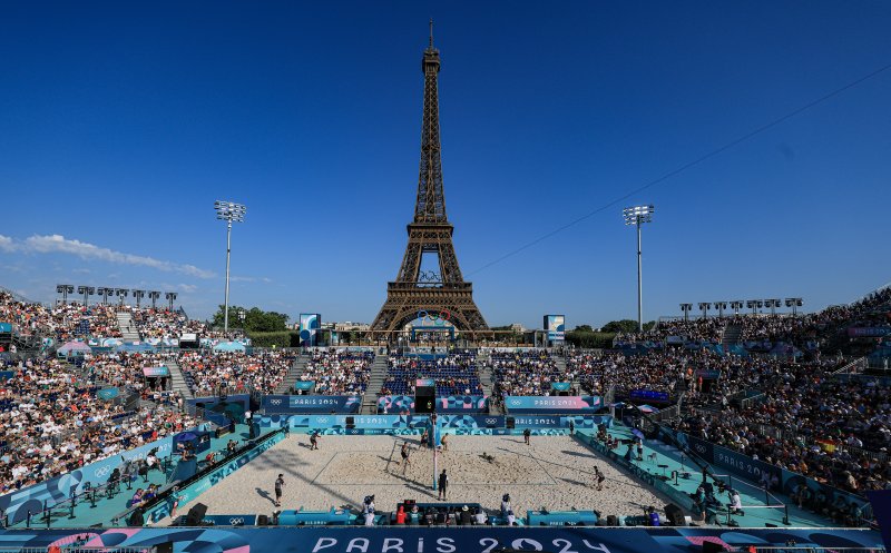 29일(한국시간) 프랑스 파리 샹드마르스 공원에 마련된 에펠탑 경기장에서 열린 2024 파리올림픽 비치발리볼 이탈리아와 호주의 경기가 진행되고 있다. 2024.7.29 ⓒ 뉴스1