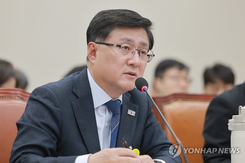 질의에 답하는 김성환 기후장관 (출처=연합뉴스)