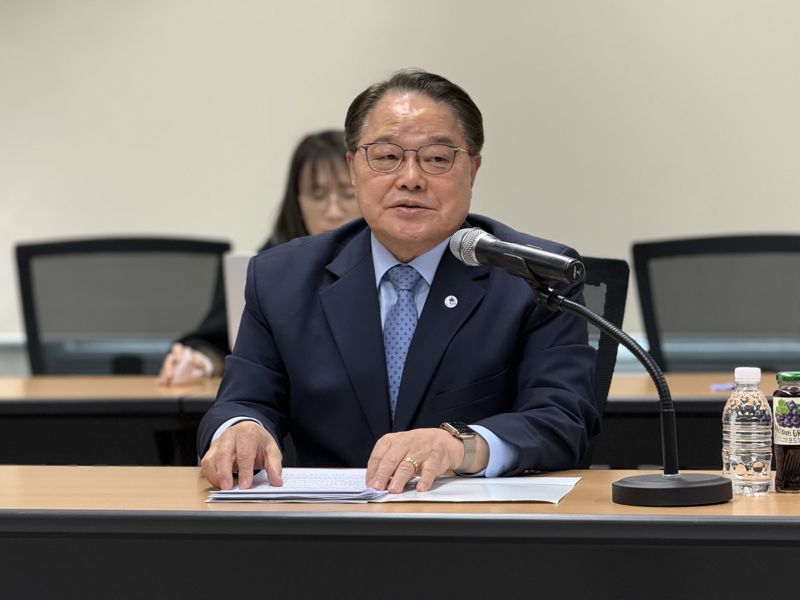 양창호 한국해운협회 상근부회장이 2일 서울 영등포구 한국해운협회에서 열린 해양기자협회 간담회에서 발언을 하고 있다. 사진=강구귀 기자
