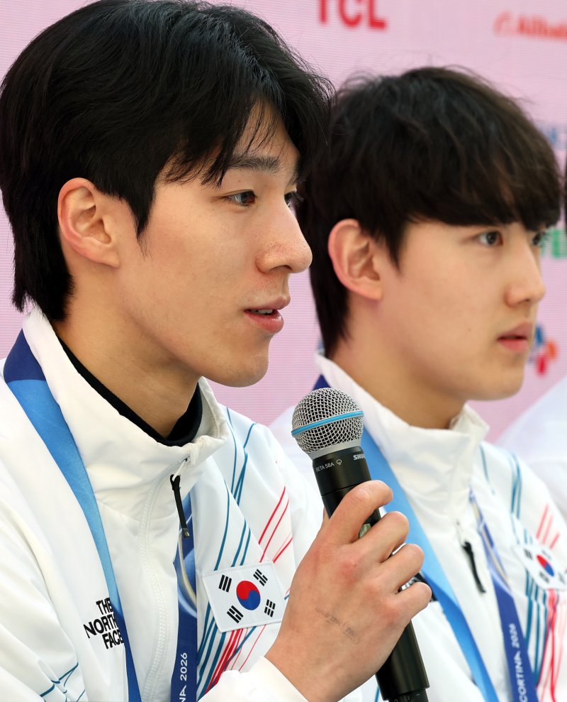 [밀라노=뉴시스] 박주성 기자 = 쇼트트랙 남자 대표팀 황대헌이 21일(현지시간) 이탈리아 밀라노의 빌라 네키 캄필리오(Villa Necchi Campiglio)에 마련된 코리아하우스에서 기자회견에서 취재진 질문에 답하고 있다. 2026.02.21. park7691@newsis.com