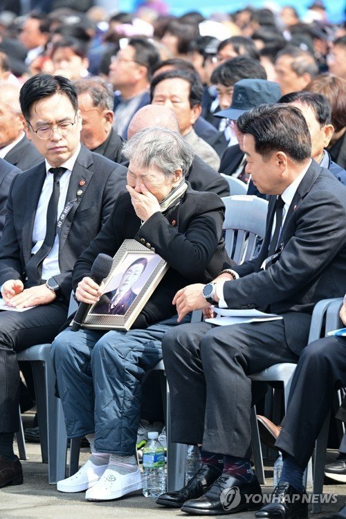 오열하는 고계순 할머니 (출처=연합뉴스)