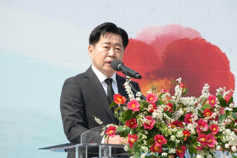 오영훈 제주도지사가 3일 제주4·3평화공원에서 열린 제78주년 제주4·3희생자 추념식에서 인사말을 하고 있다. 오 지사는 4·3의 세계기록유산 등재를 두고 유족과 제주도민이 포기하지 않고 진실을 지켜낸 결과라고 말했다. /사진=제주특별자치도 제공