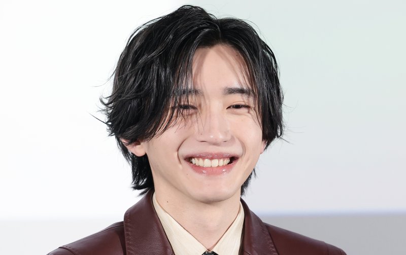 일본 배우 미치에다 슌스케(道枝駿佑)가 3일 서울 용산구 CGV용산아이파크몰에서 열린 영화 ‘네가 마지막으로 남긴 노래’ 기자 간담회에서 미소를 짓고 있다. 지난 1일 개봉한 '네가 마지막으로 남긴 노래'는 시를 쓰는 소년 '하루토'와 노래로 세상을 그리는 소녀 '아야네'가 둘만의 음악과 사랑을 완성해 가는 청춘을 그린 작품이다. 2026.4.3 ⓒ 뉴스1 권현진 기자