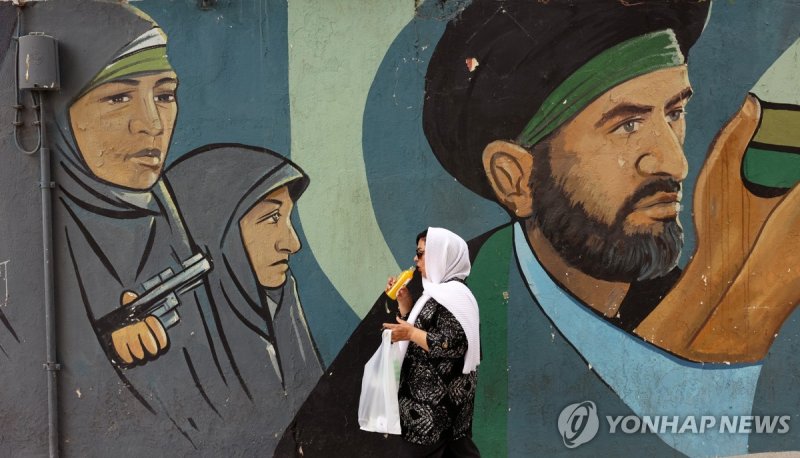 이란 혁명수비대가 그려진 테헤란 시내 벽화 (출처=연합뉴스)