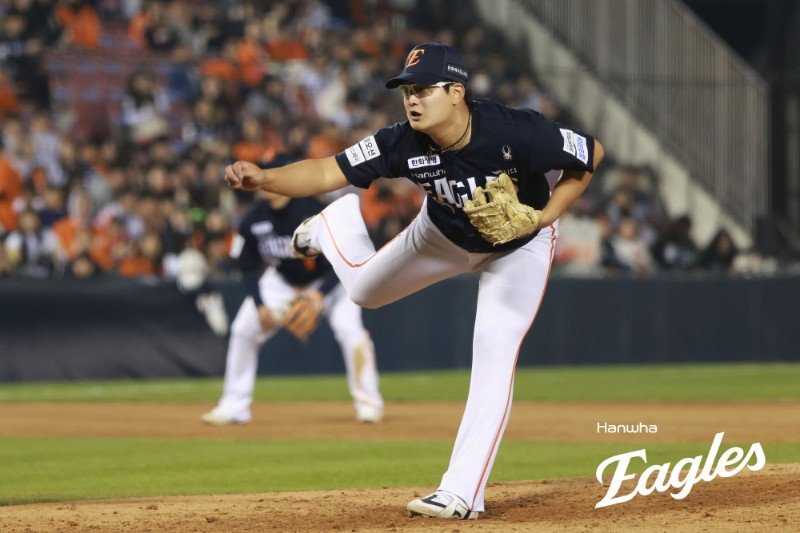 [서울=뉴시스] 프로야구 한화 이글스 김서현이 3일 서울 잠실구장에서 열린 2026 신한 쏠 KBO리그 두산 베어스와의 경기에 불펜 등판해 공을 던지고 있다. (사진=한화 이글스 제공) 2026.04.03. *재판매 및 DB 금지