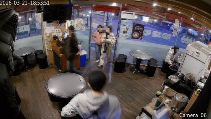 여성 셋이 우동 2그릇, 탕수육 2접시, 소주 6병 먹더니