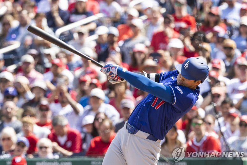 시진 첫 홈런을 치는 오타니.연합뉴스