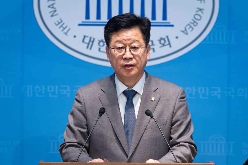 안호영 더불어민주당 의원이 2일 서울 여의도 국회 소통관에서 전라북도지사 출마 선언 기자회견을 하고 있다. 2026.4.2 ⓒ 뉴스1 유승관 기자