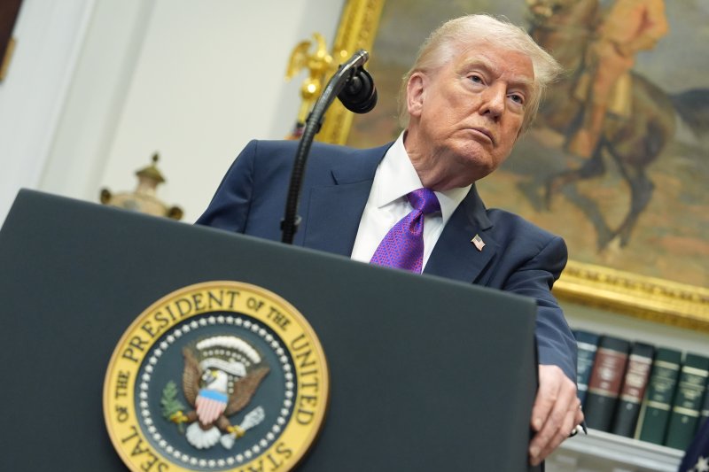 [워싱턴=AP/뉴시스]도널드 트럼프 미국 대통령이 지난 2월 12일(현지 시간) 미 워싱턴DC 백악관 루스벨트룸에서 연설 중이다. 2026.02.13.