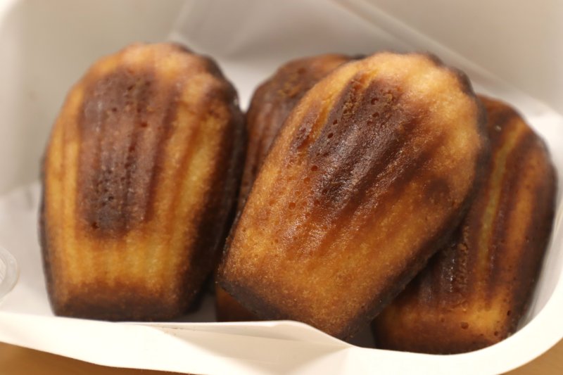 [서울=뉴시스] 카페에 진열된 버터떡 이미지. (사진= 자생한방병원 제공)