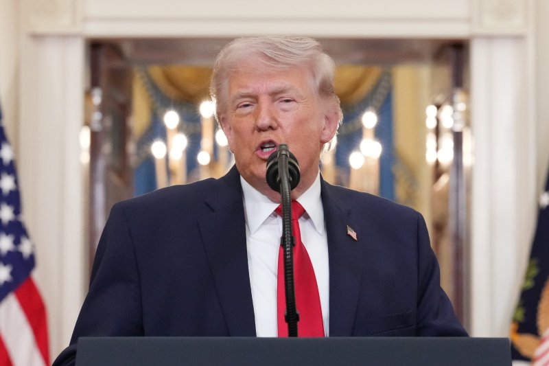 도널드 트럼프 미국 대통령이 지난 1일(현지 시간) 백악관 크로스홀에서 이란 전쟁과 관련해 대국민 연설을 하고 있다. 뉴시스