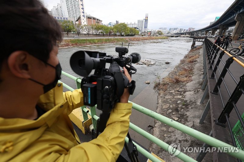 대구 신천서 '캐리어 속 여성 시신' 발견 (출처=연합뉴스)