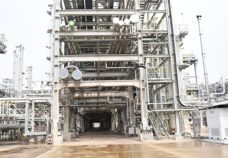 중동상황 장기화로 나프타 수급 차질로 인해 전남 여수 국가산업단지 내 석유화학 기업들의 생산 시설 가동 중단이 잇따르고 있다. 2026.3.25 ⓒ 뉴스1 김성준 기자