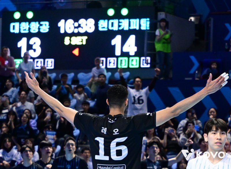 레오의 서브 상황에서 나온 판정이 논란이 되고 있다.(KOVO제공)