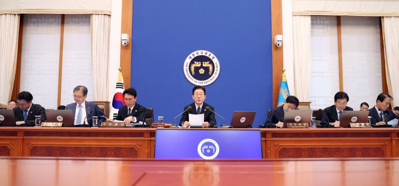 [서울=뉴시스] 고범준 기자 = 이재명 대통령이 6일 청와대에서 열린 국무회의 겸 비상경제점검회의에서 발언하고 하고 있다. 2026.04.06. bjko@newsis.com