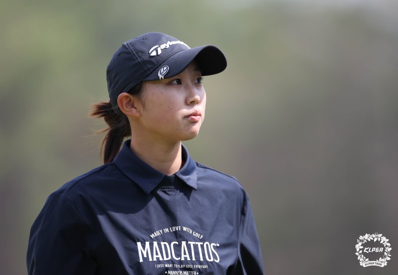 홀인원으로 투어를 깜짝 놀라게 한 중학생 골퍼 김서아. KLPGA 제공