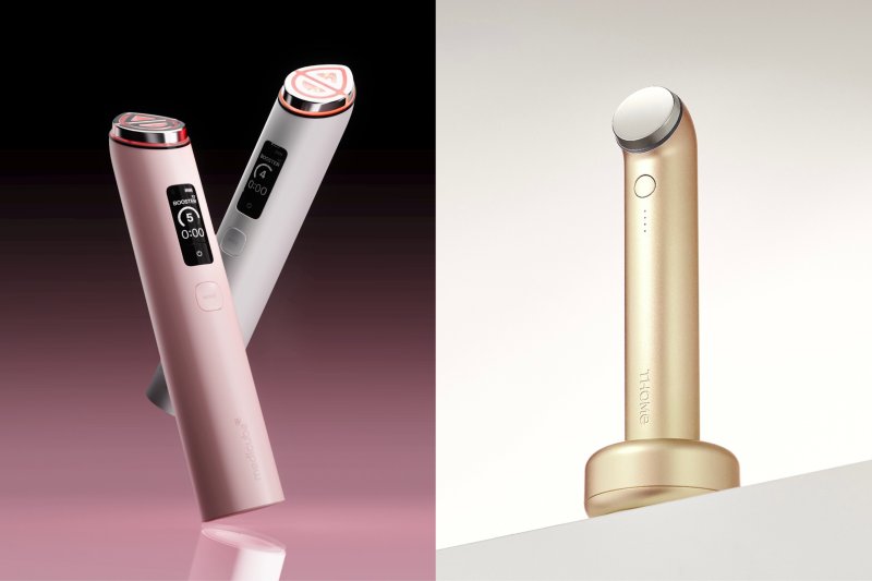 [서울=뉴시스] 메디큐브 에이지알 '부스터 프로 X2'(왼쪽)과 앳홈 '더글로우 PRO'(오른쪽) (사진=에이피알, 앳홈 제공) 2026.04.06. photo@newsis.com *재판매 및 DB 금지