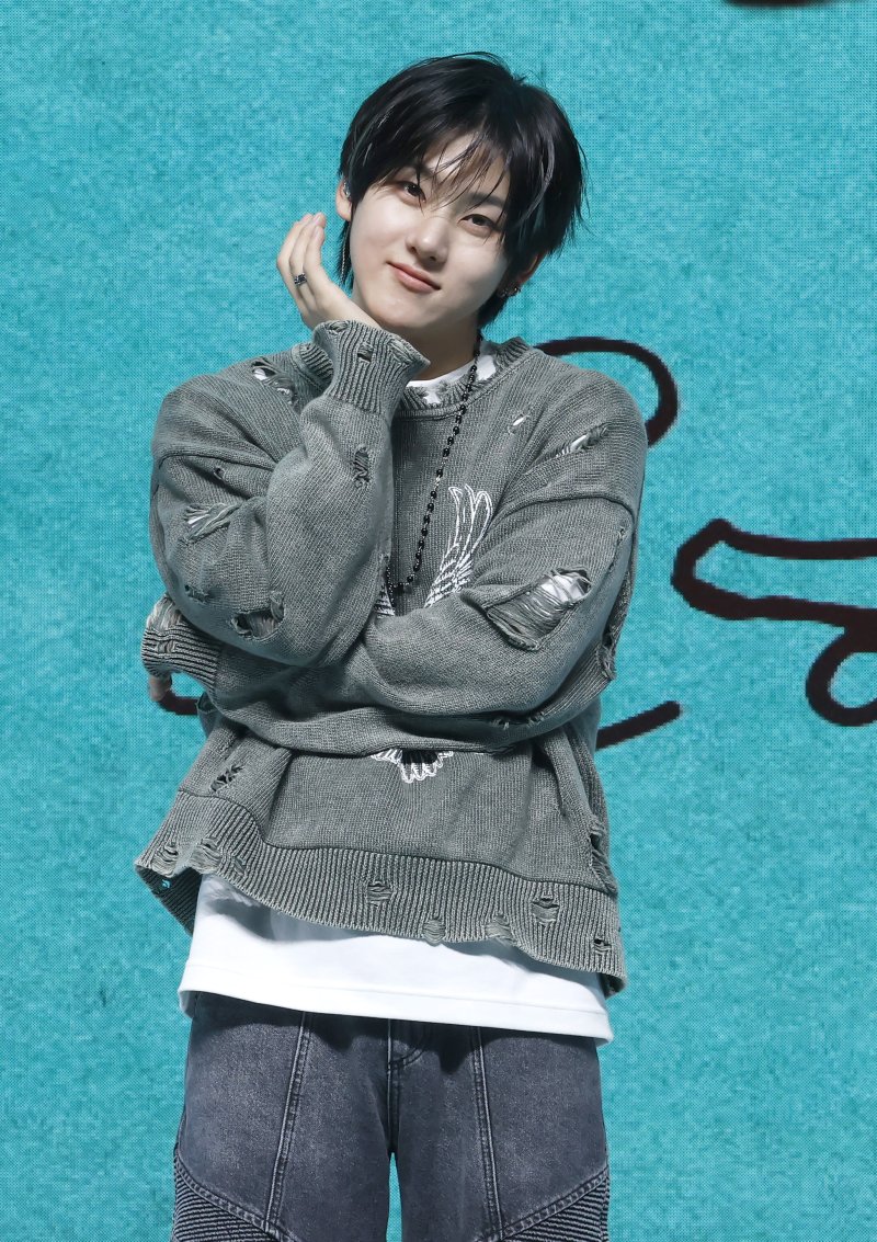 숨기지 않아 더 눈부신 20대의 직진…킥플립 "눈에 거슬리고 싶어"