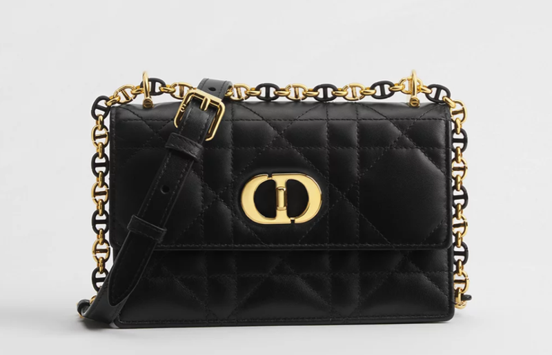 지수가 직원들에 선물한 디올 Miss Caro 미니 백. 현재 디올 공식 홈페이지에서 445만원에 판매되고 있다. /사진=디올 공식 홈페이지 캡처