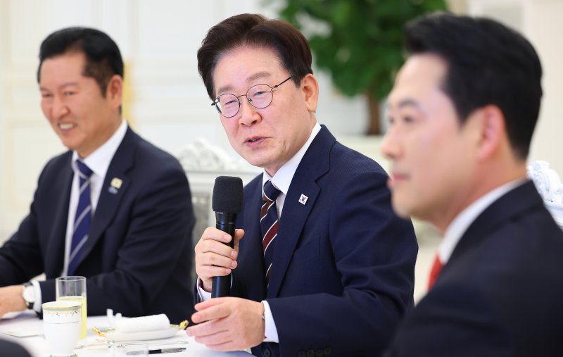 이재명 대통령이 7일 청와대에서 열린 여야정 민생경제협의체 회담 및 오찬에서 발언하고 있다. (청와대통신사진기자단) 2026.4.7 ⓒ 뉴스1 이재명 기자