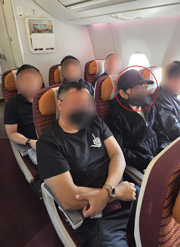 태국 정부 호송단 5명이 대상자를 이송하고 있다. 국가정보원 제공