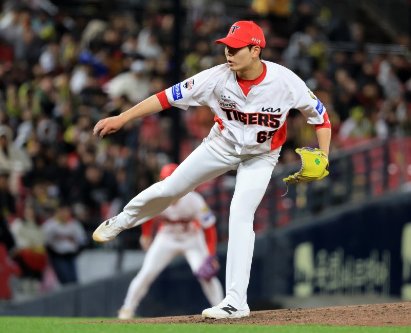 9회를 마무리한 KIA의 새로운 마무리 성영탁.연합뉴스