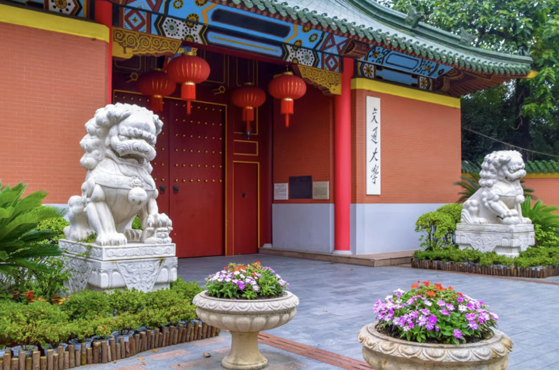 중국의 명문대 중 하나인 상하이자오퉁대학교가 지난달 31일 130주년 개교기념일을 기념해 공개한 단편 영화가 성차별 논란으로 비판을 받았다. 사진은 영화 속 등장하는 상하이자오퉁대학교. /사진=SCMP