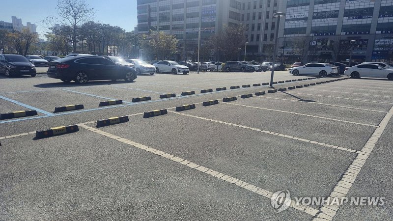 한산한 세종시청 야외 주차장 (출처=연합뉴스)