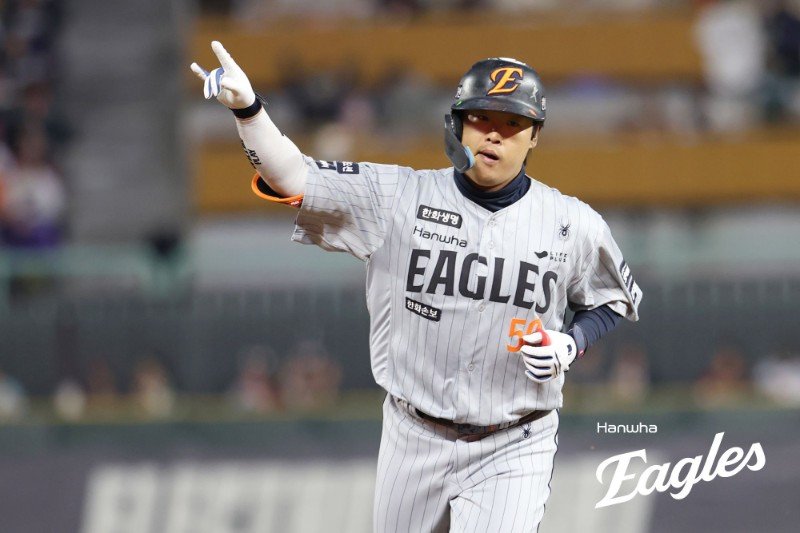 "방패 없는 창은 스스로를 찌른다" 마운드&middot;수비 연쇄 붕괴, 길 잃은 한화의 '닥공 야구' [FN 이슈]