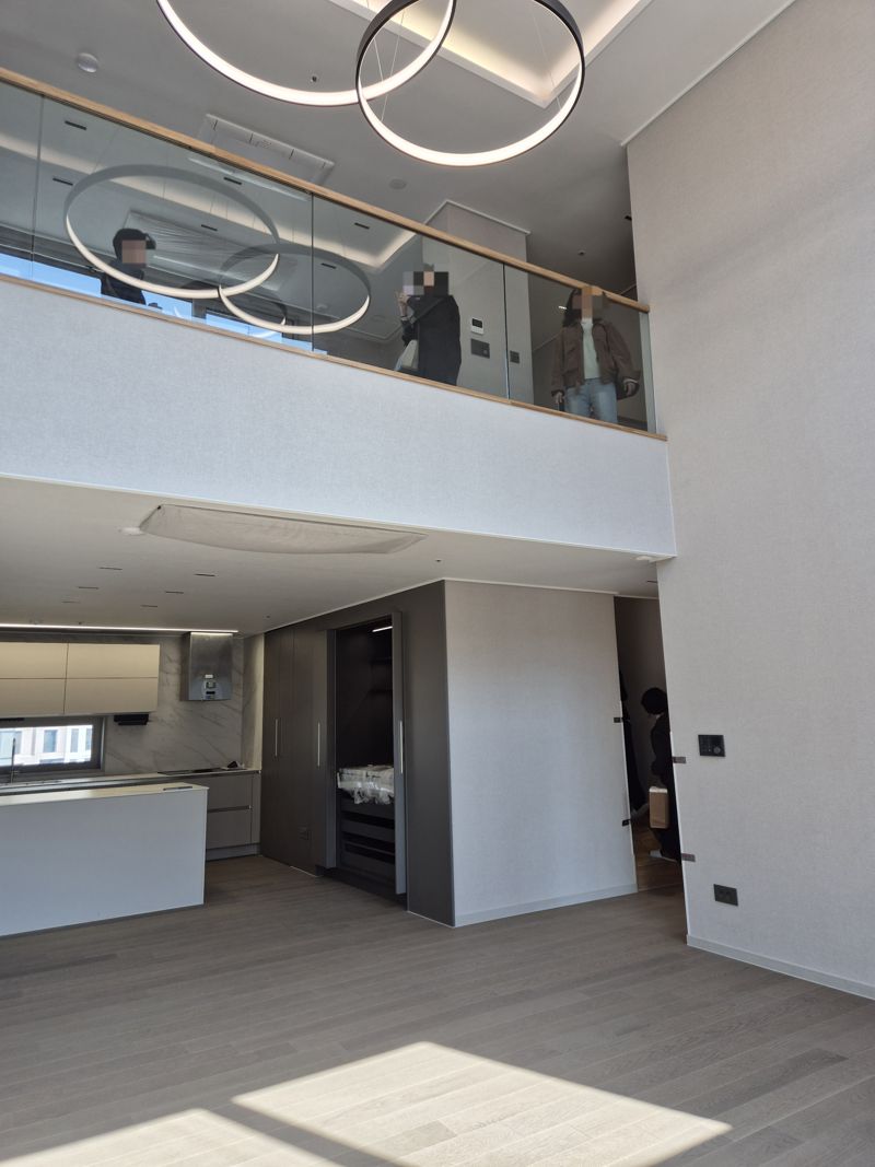 '오티에르 반포'의 복층 구조인 펜트하우스(전용면적 150㎡) 내부 모습. 사진=전민경 기자