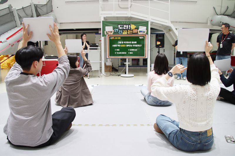 티웨이항공 '전사 안전 캠페인'... 임직원 자발적 참여 눈길