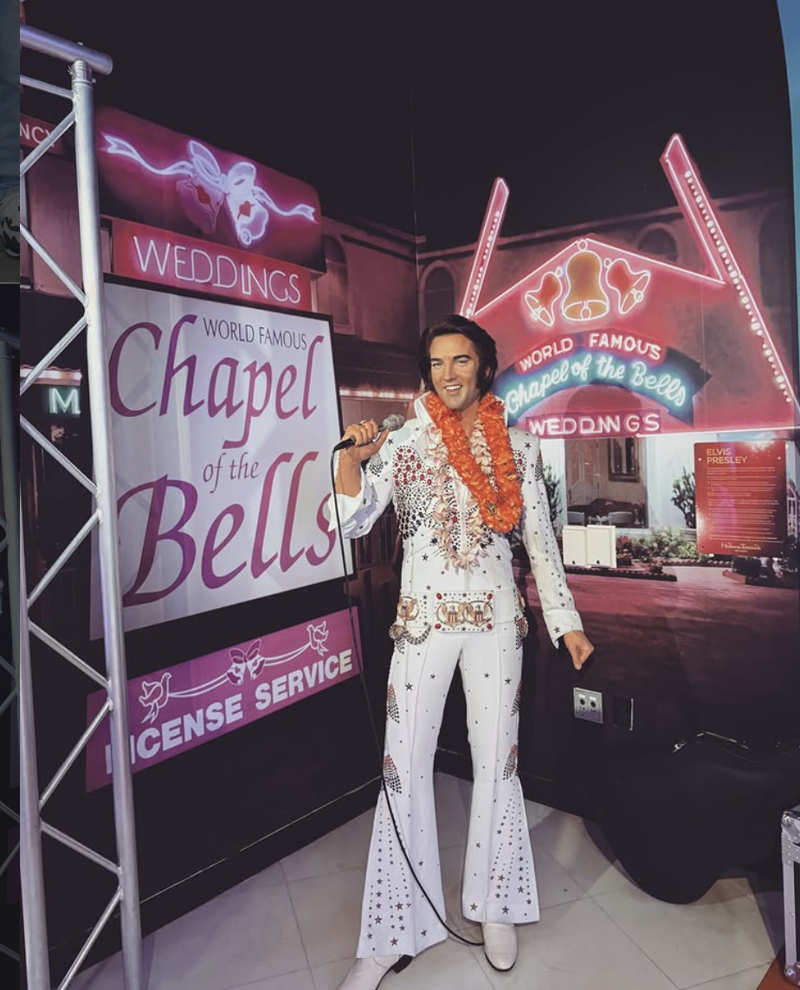 뉴욕포스트가 뱅크시로 추정되는 영국의 로빈 거닝햄 결혼 증명서를 입수해 보도했다. 결혼 증명서에 적힌 결혼 장소는 예약없이 다양한 콘셉트로 결호하는 장소로 유명한 미국 라스베이거스의 채플 오브 더 벨스다. /사진=채플 오브 더 벨스 인스타그램 캡처