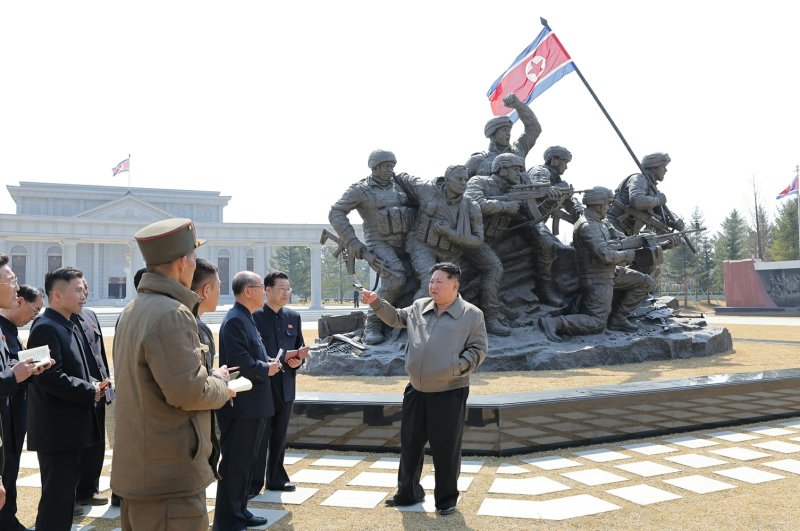 (평양 노동신문=뉴스1) = 지난 3일 '해외군사작전 전투위훈기념관' 건설현장을 방문한 김정은 노동당 총비서 [국내에서만 사용가능. 재배포 금지. DB 금지. For Use Only in the Republic of Korea. Redistribution Prohibited] rodongphoto@news1.kr