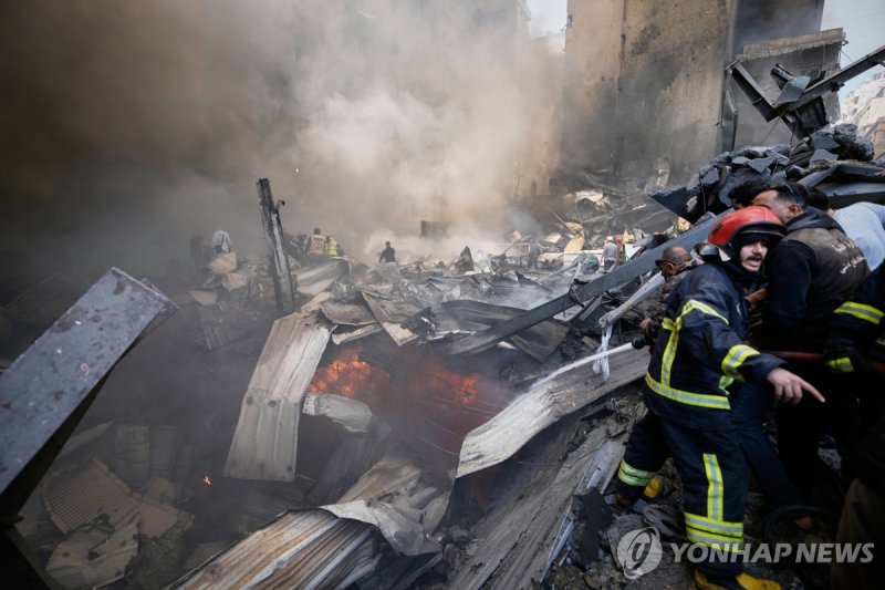 8일(현지시간) 레바논 수도 베이루트의 한 아파트 건물 공습 현장 (출처=연합뉴스)