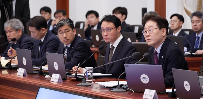 이재명 대통령이 9일 청와대에서 열린 수석보좌관회의에서 발언하고 있다. 연합뉴스