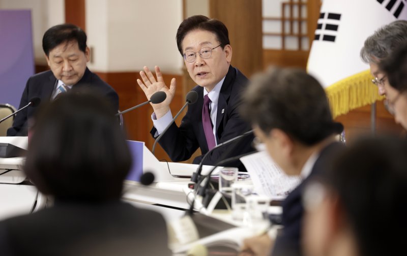 [서울=뉴시스] 최동준 기자 = 이재명 대통령이 9일 청와대에서 열린 국민경제자문회의 제1차 전체회의에서 발언하고 있다. 2026.04.09. photocdj@newsis.com