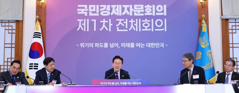 [서울=뉴시스] 최동준 기자 = 이재명 대통령이 9일 청와대에서 열린 국민경제자문회의 제1차 전체회의에서 발언하고 있다. 2026.04.09. photocdj@newsis.com