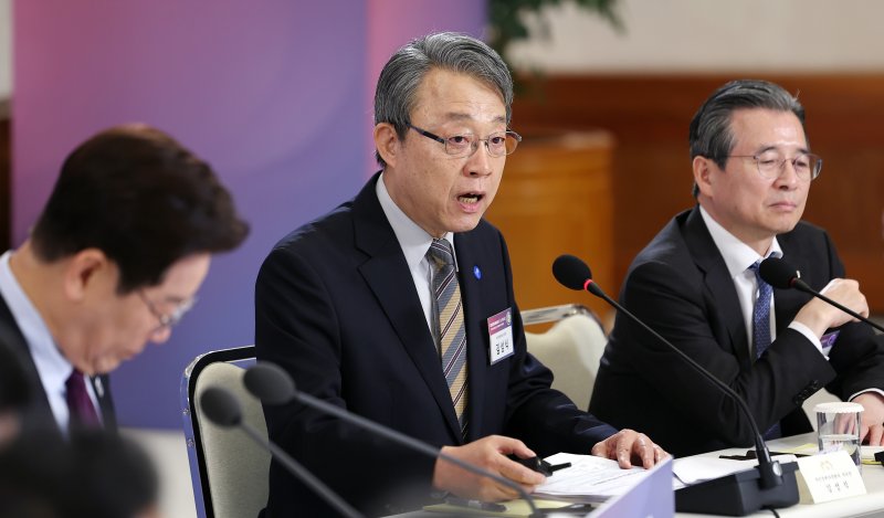 [서울=뉴시스] 최동준 기자 = 김성식 국민경제자문회의 부의장이 9일 청와대에서 열린 국민경제자문회의 제1차 전체회의에서 발언하고 있다. 2026.04.09. photocdj@newsis.com